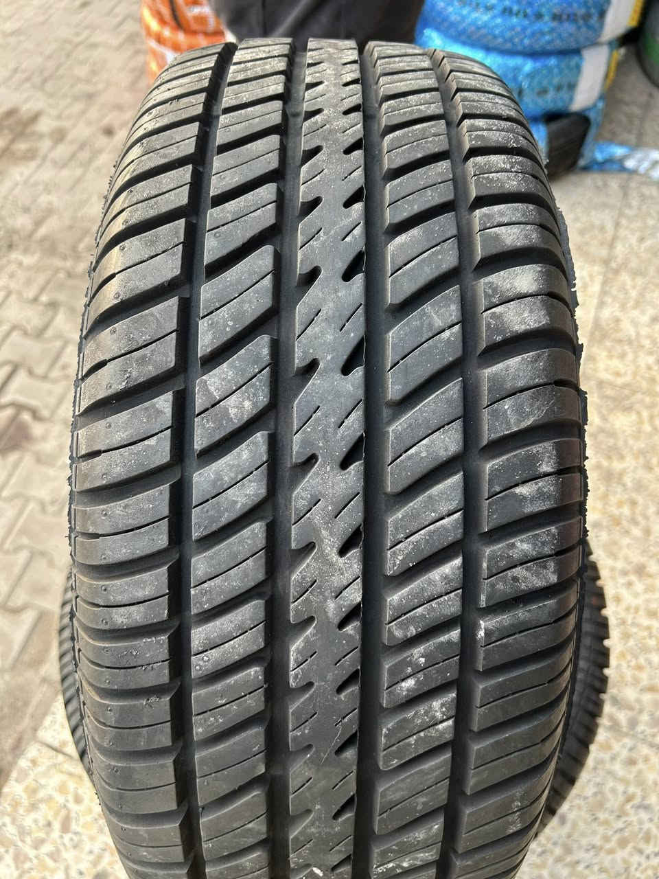 السلام عليكم 
تاير كوبير الامريكي الاصلي 
قياس 235/60/14
طخم كامل مستخدم نضيف كلشش
السعر 150 🔒
***********
