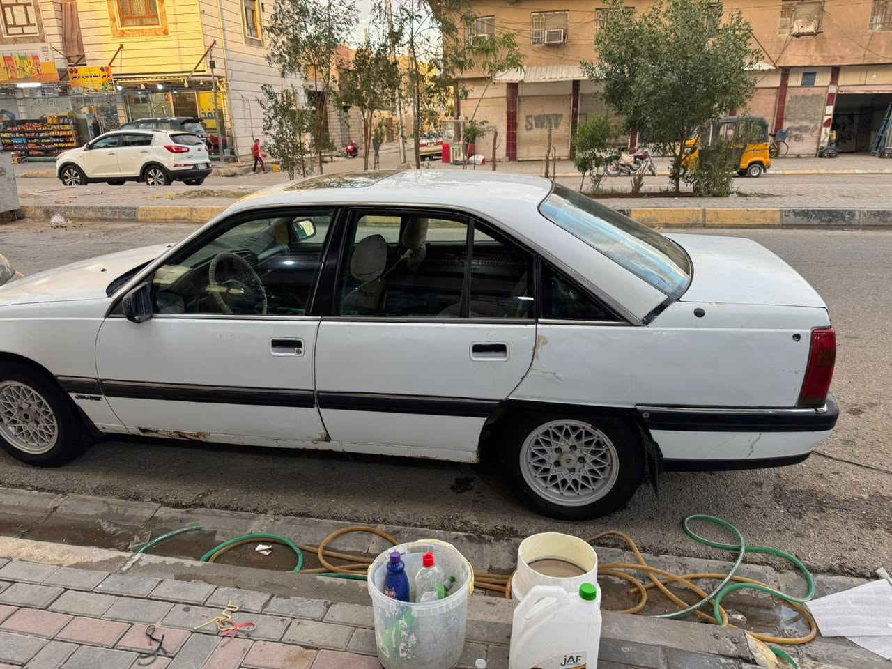 لللبيع اوبل اوميكا رقم ديالئ باسمي السنوية ٢٧  السيارة كير مكينة بشرط السيارة احلة من الصور بيه اخياسات بسيطة موضحة بالصور مكاني ديالئ بعقوبة رقم تليفون *********** السعر ٢٨
