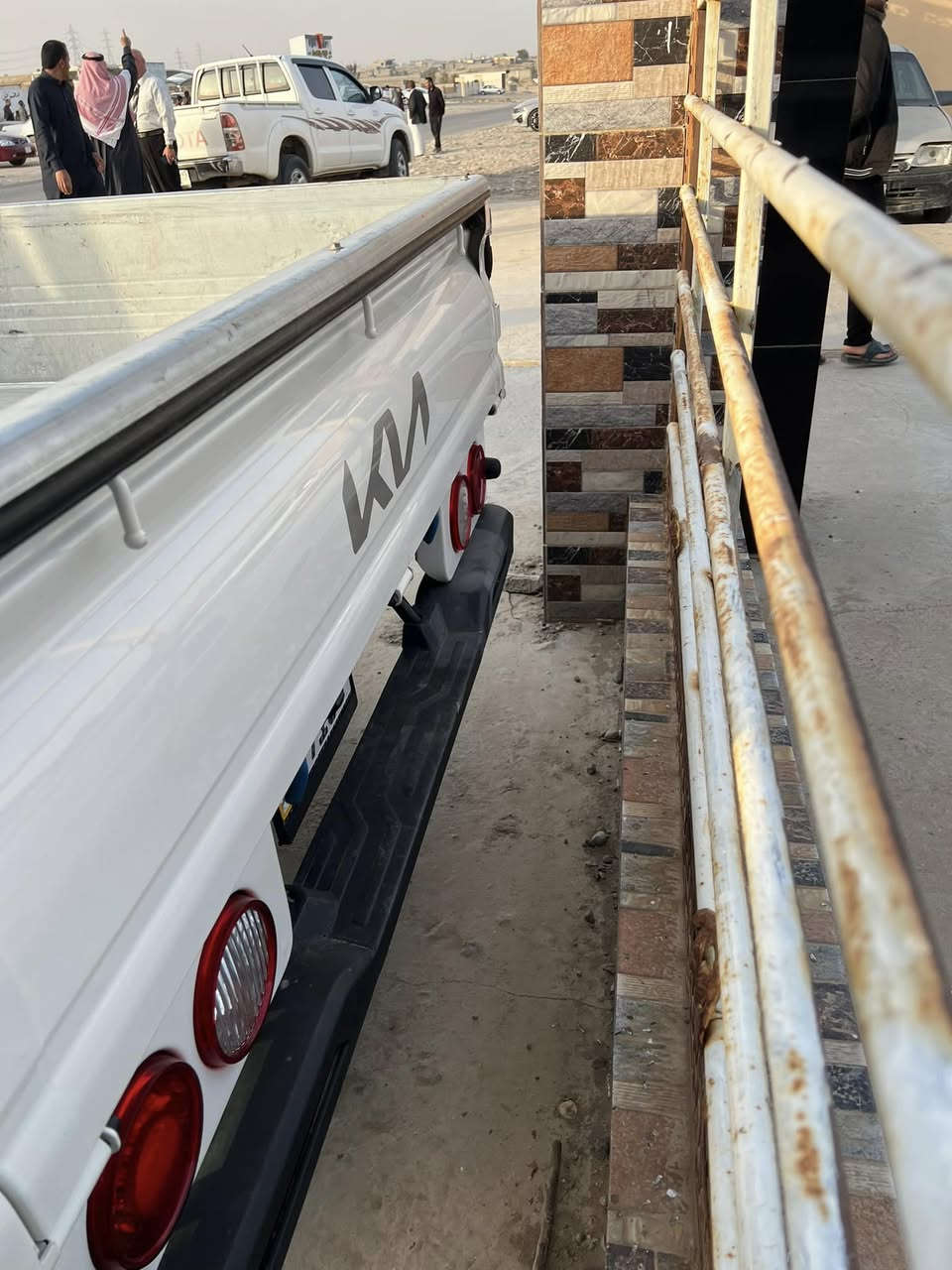 سلام عليكم 
كيا حمل  للبيع 
موديل 2025
كير ومحرك شرط 
شاصي شرط 
السعر 170 وبيها مجال للطيبين 
الرقم ***********
