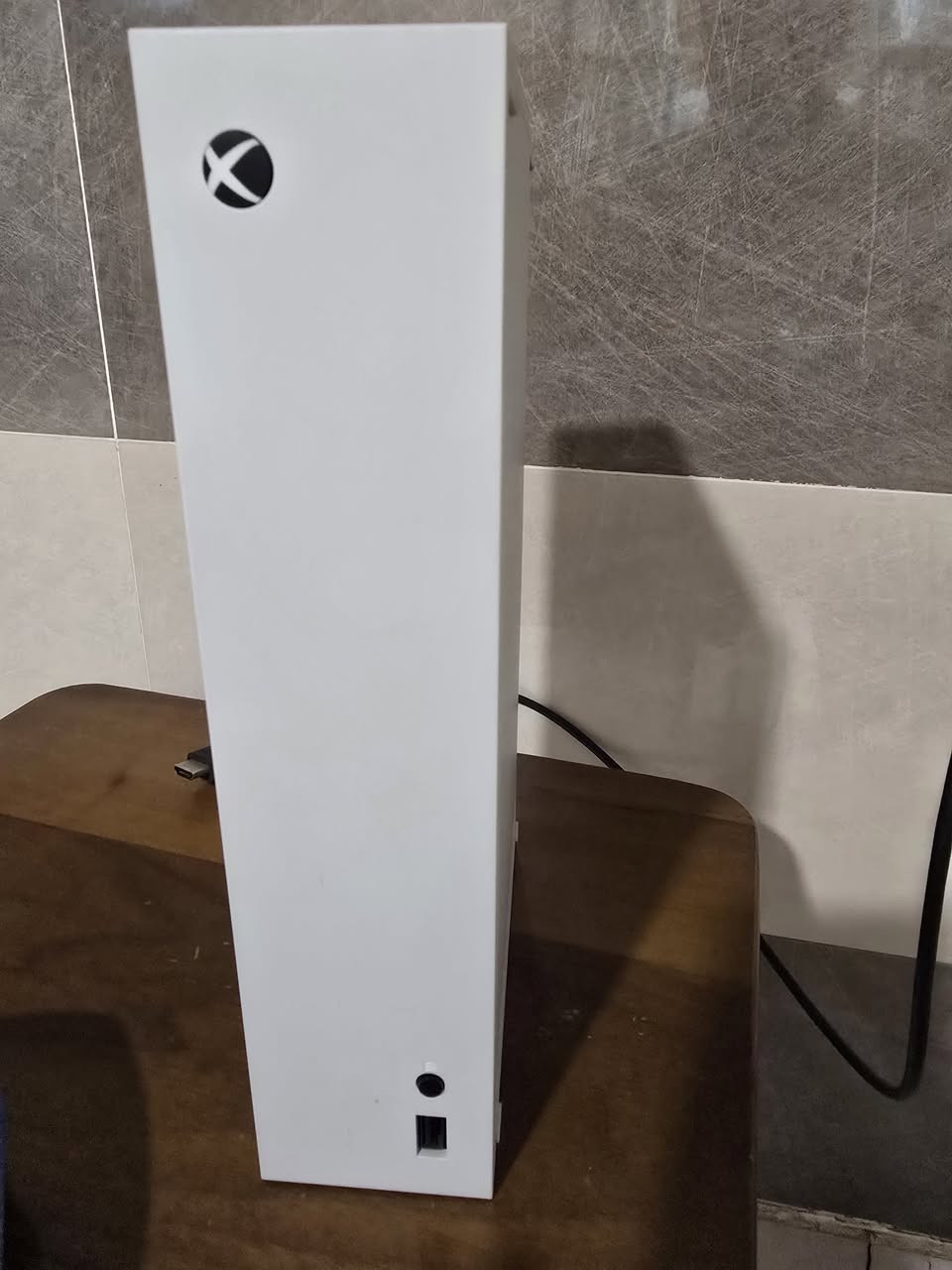 Xbox series s
اخو الجديد استخدام كلش قليل متروك من سنة 
سعر 350 
مكاني الموصل ***********
