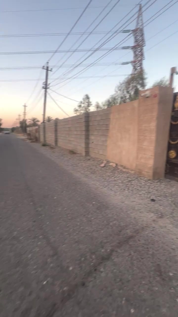 بيوت للبيع
مساحت الدونم 2250 
عدد 2 
يحتوي علا 6 بيوت المساحه 180 بنيان 
وبيت الكبير مساحته بنيانه 350 م
مكان بغداد السياحي شاعوره 
رقم الهاتف ***********
سعر خاص
