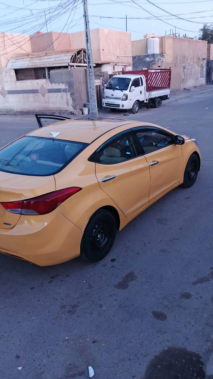 السلام عليكم
النترا 
وارد امريكي 
موديل 2013
رقم بغداد انكليزي
فول مواصفات فتحه بصمه جلد تبريد كامره شاشه حساس
كهربائيات فول شغال
جاهزه للاخير حداديه قبل اسبوعين مبدل كامله
محرك 2000 دوش محرك وكير كفاله عامه
ضرر  تبديل باب الساق 
 
شرط التحول
السعر 93 بيها مجال 
رقم /***********
