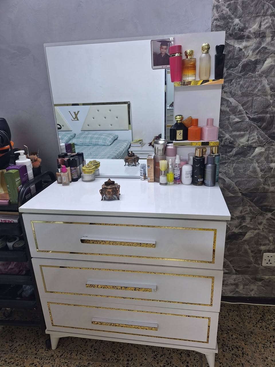 غرفة نوم ٥ قطع
سبلت طن ١
طبله وسطيه دائريه 
مرايه وستاند وقفص 
طبلات عدد ٢ زان 
 ابيعهم كلهم سوا ب مليون 
  مكاني السيديه قرب جامع الصديق


**إذا كنت صاحب هذا الإعلان وتريد حذفه لأي سبب، رجاءا أرسل رسالة إلى الدعم الفني**