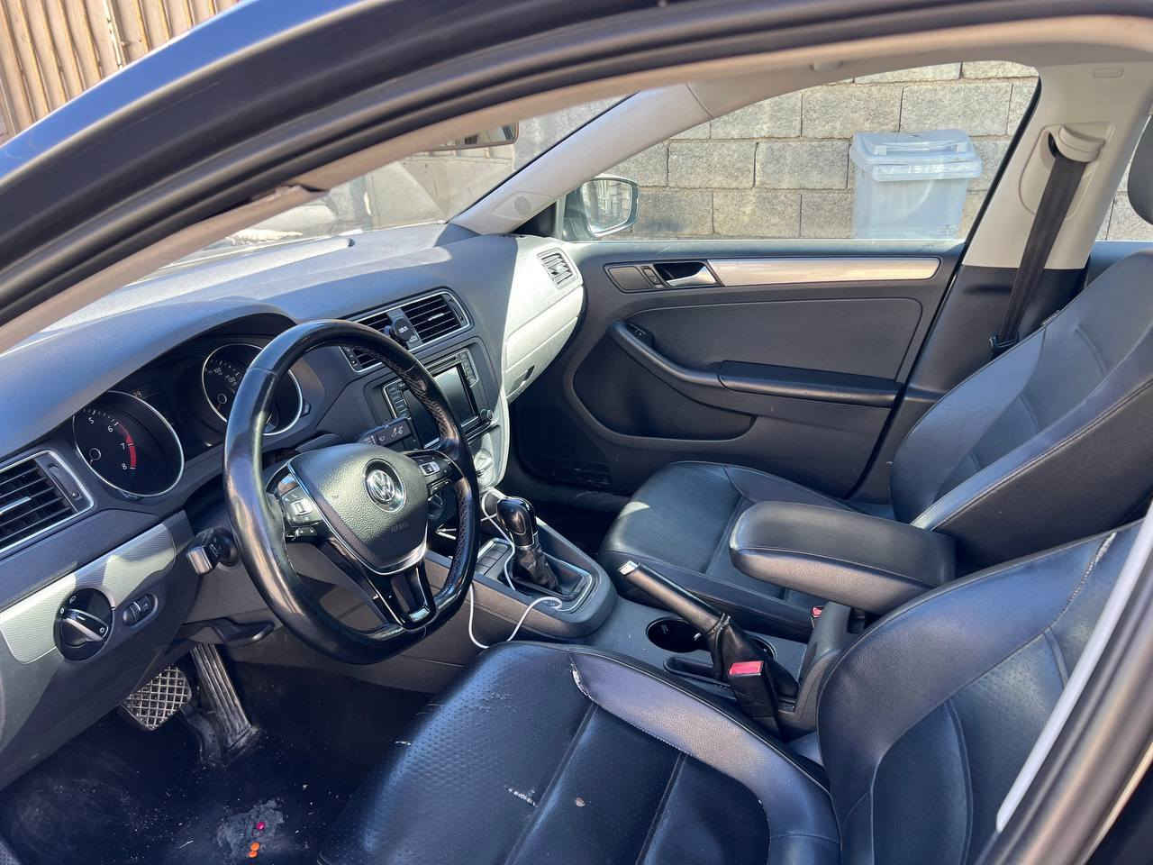 جيتة ١٤و توربو  ٢٠١٦ فول فول قةپات مواسةفات ٣پارجة سبوغ چامرغي. دواوة لاي سايةق لةگةل دوو دةركةي لاي سايةق بةس پةمپ بي مةعجون ٩١٠هةزار غرامةي لةسةرة ١١٥ و معاملة رةقةم تةلةفون 0750 7674044 أربيل, العراق
