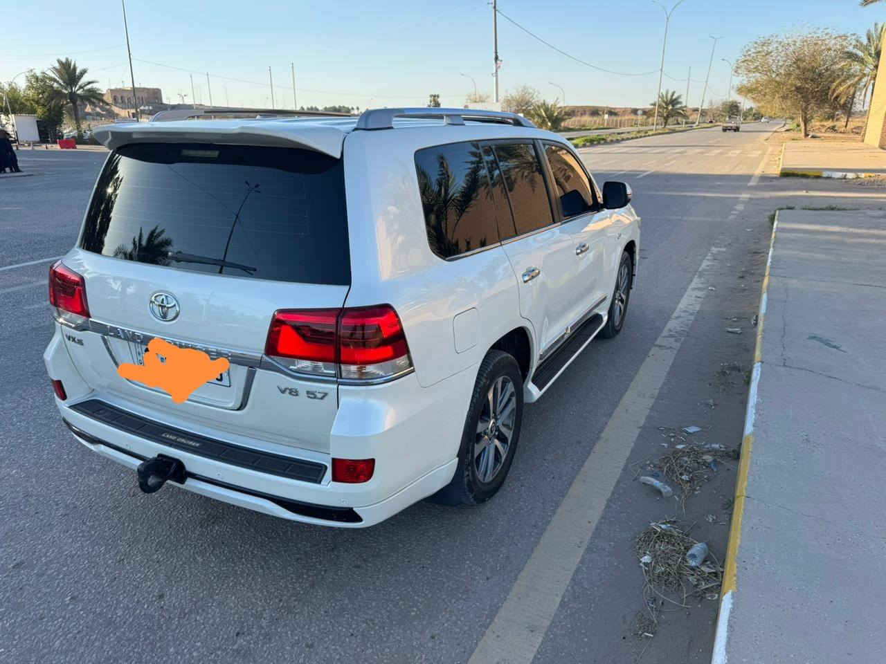 السلام عليكم لاندكروز ٢٠١٦ VXs أعلى فئه ماشيه ١٢٠ الف كفاله عامه رقم بغداد مميز مكفوله من الصبغ والتبديلل
***********السعر مناسب
