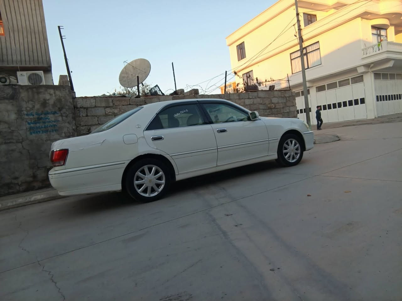 2001
ناوزەرد

یەک دووقمە

سەفو حیزام بەشەرت

d4بچووک
ویل نەجمەی سفری لەسەرە 
پاوەری چاک کراوە 
تەقەوڕەقەبەشەرت
گێڕ مەکینەبەشەرت
کۆدی بۆکراوەبەناوخۆمەوە

50گەڵا

سەیدسادق

***********
