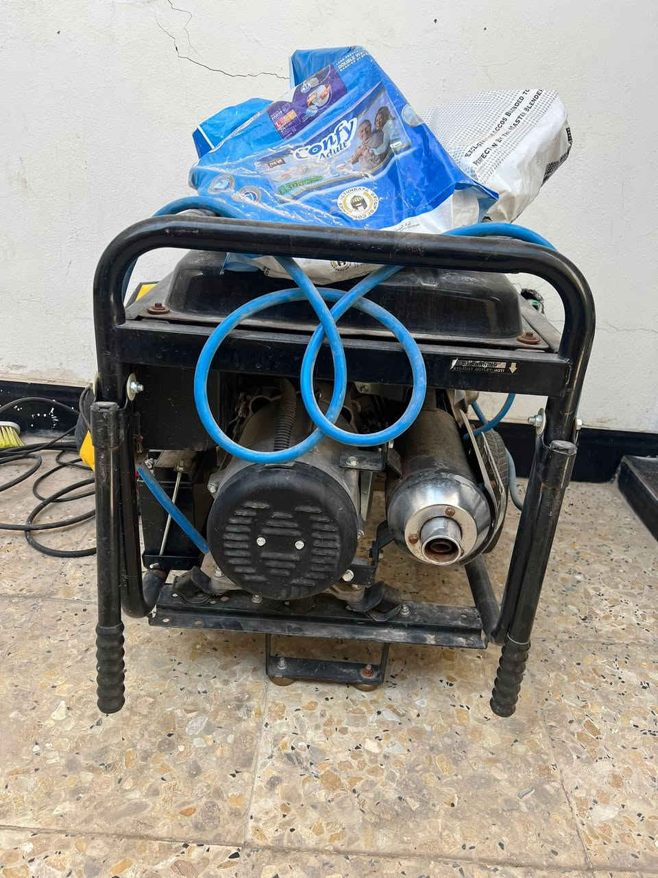 السلام عليكم استر 8kw
32 امبير تشتغل غاز بانزين 
مامشتغله هواي على حطتها ماملعوب بيها 
السعر 900


**إذا كنت صاحب هذا الإعلان وتريد حذفه لأي سبب، رجاءا أرسل رسالة إلى الدعم الفني**