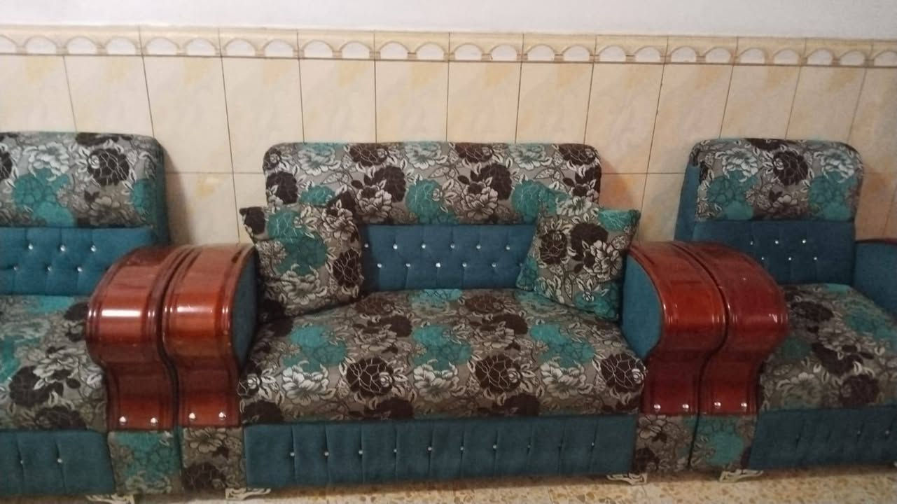 تخم تكمه قوي كلشش وثكيل 10 مقاعد اب 300 وبي مجال بسيط ويه بردات ويه تلبيسه ايي ضرر مابي.  نظيف كلشش سفنج قوي مكاني زعفرانيه نهايت لأربع شوارع


**إذا كنت صاحب هذا الإعلان وتريد حذفه لأي سبب، رجاءا أرسل رسالة إلى الدعم الفني**