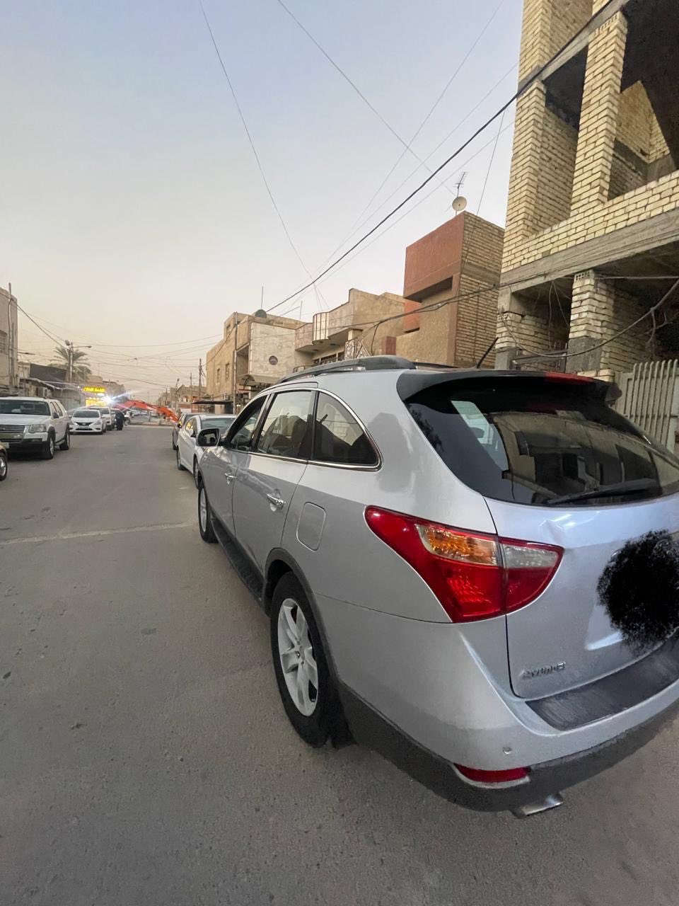 السلام عليكم هونداي فيركروز موديل 2008 فول مواصفات خليج لون سلفر كفاله عامه بدون اي صبغ بيه ملاحضات جدا بسيطه تبريد شغال فول تخم تاير جديد السعر 105وبيه مجال عنوان بغداد للاسفسار***********
