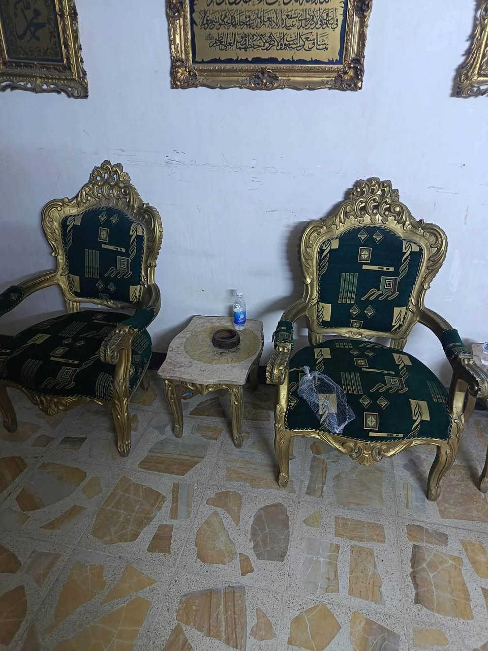 السلام عليكم الغراض كلها شلعه للبيع وتساب تعال ***********  انطي سعرك
