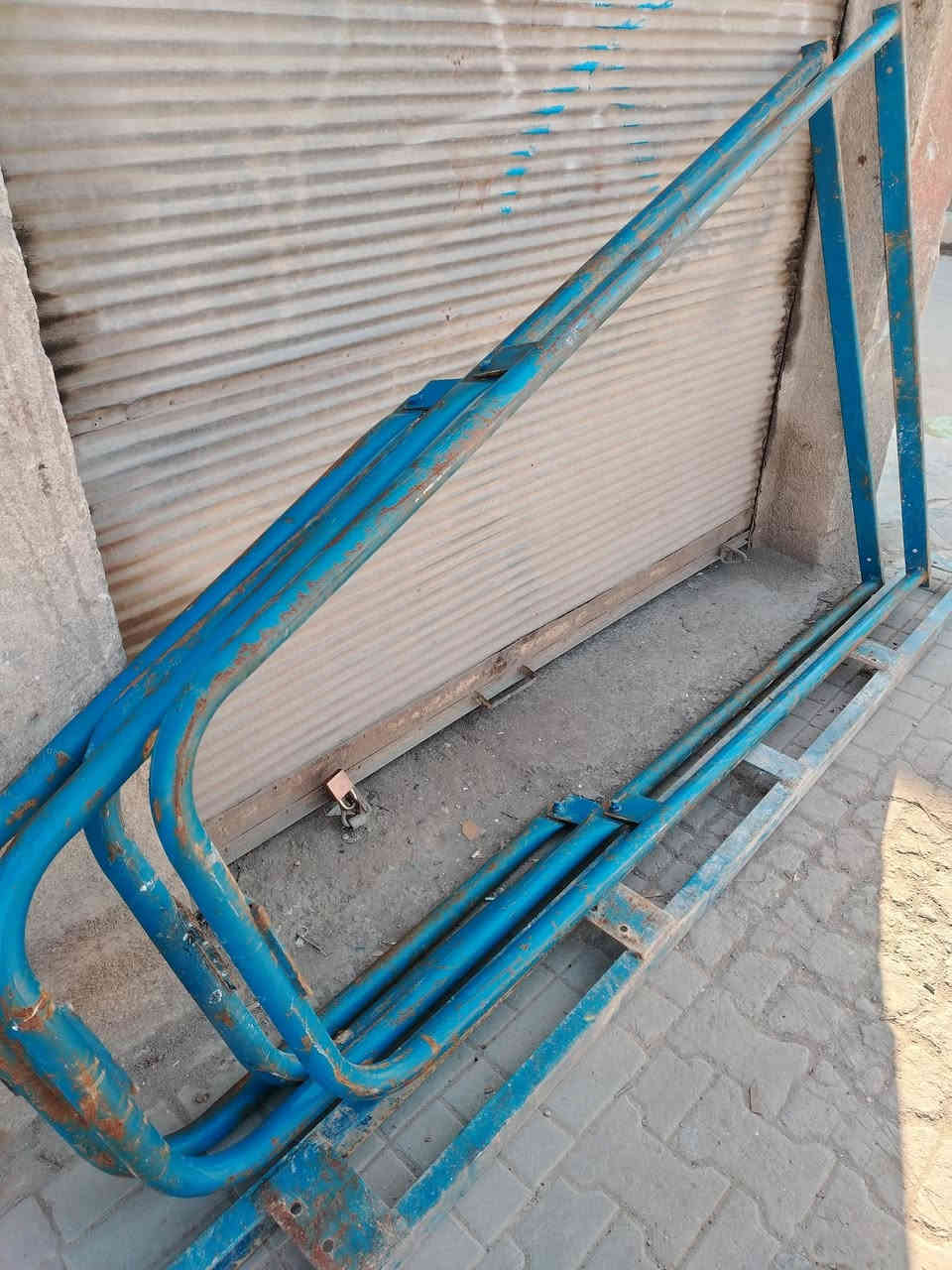 ونج ايطالي اللبيع هوة وسكلتة 
***********
