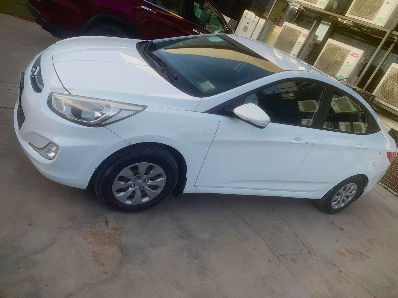 السلام عليكم
هونداي اكسنت خليجي 2015
مكفول من الصبغ 
محرك كير مكفول 1.4
بيهة طخه بسيطة بداير الجاملغ الخلفي تتصلح بارد ممصلحة واضح بلصور تبريد متوقف
ماشيه 97 الف فقط
مواصفات الاعتياديه 
سعر 107 بي مجال بسيط
للاستفسار 
***********
بغداد شارع فلسطين بغداد, العراق
