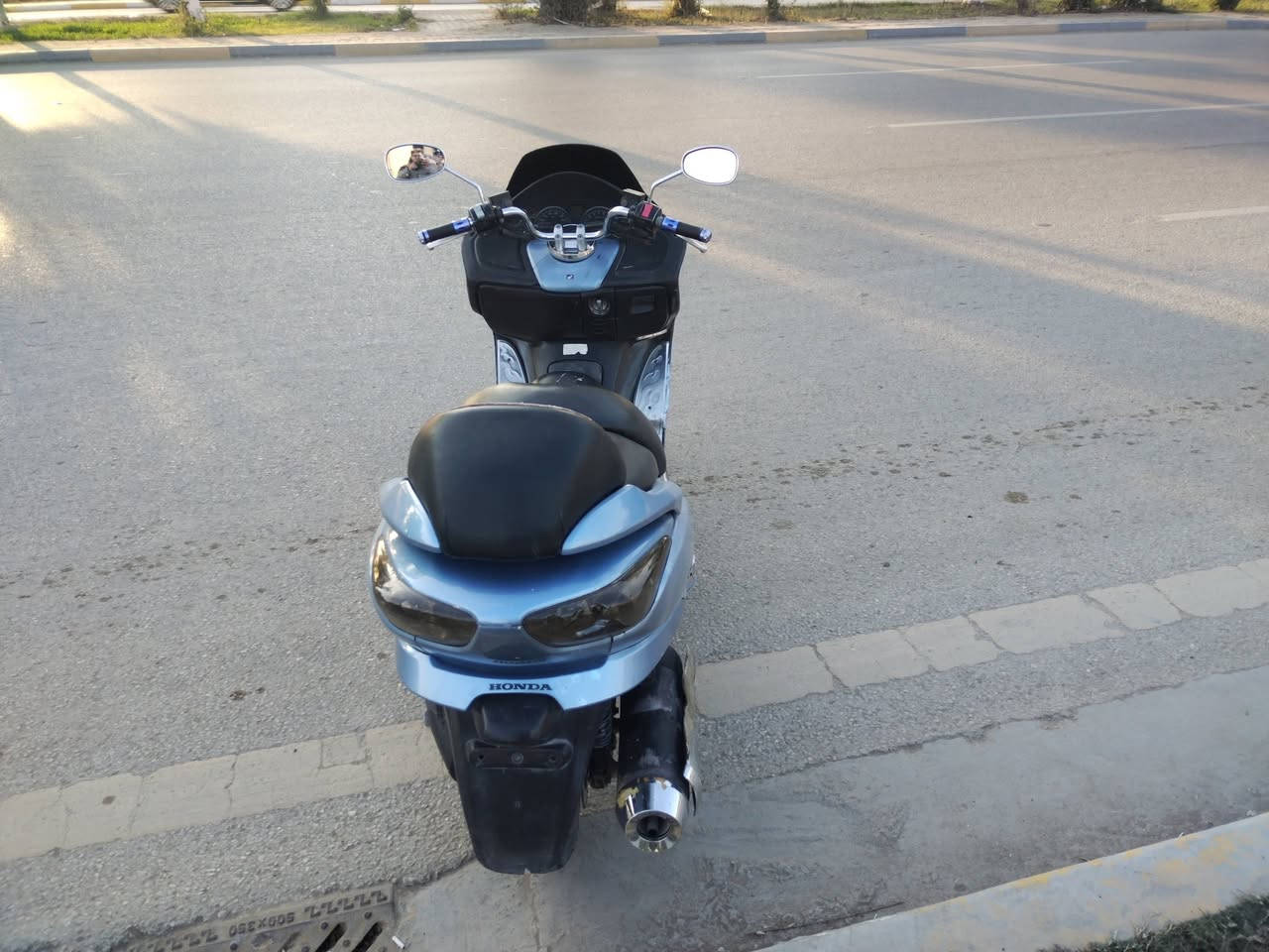 السلام عليكم فورزه صفر تسعه مامفتوحه دراجه حلوه ونضيفه سعره ٩٠٠ وبيه مجال مكاني كربلاء حي العامل ***********
