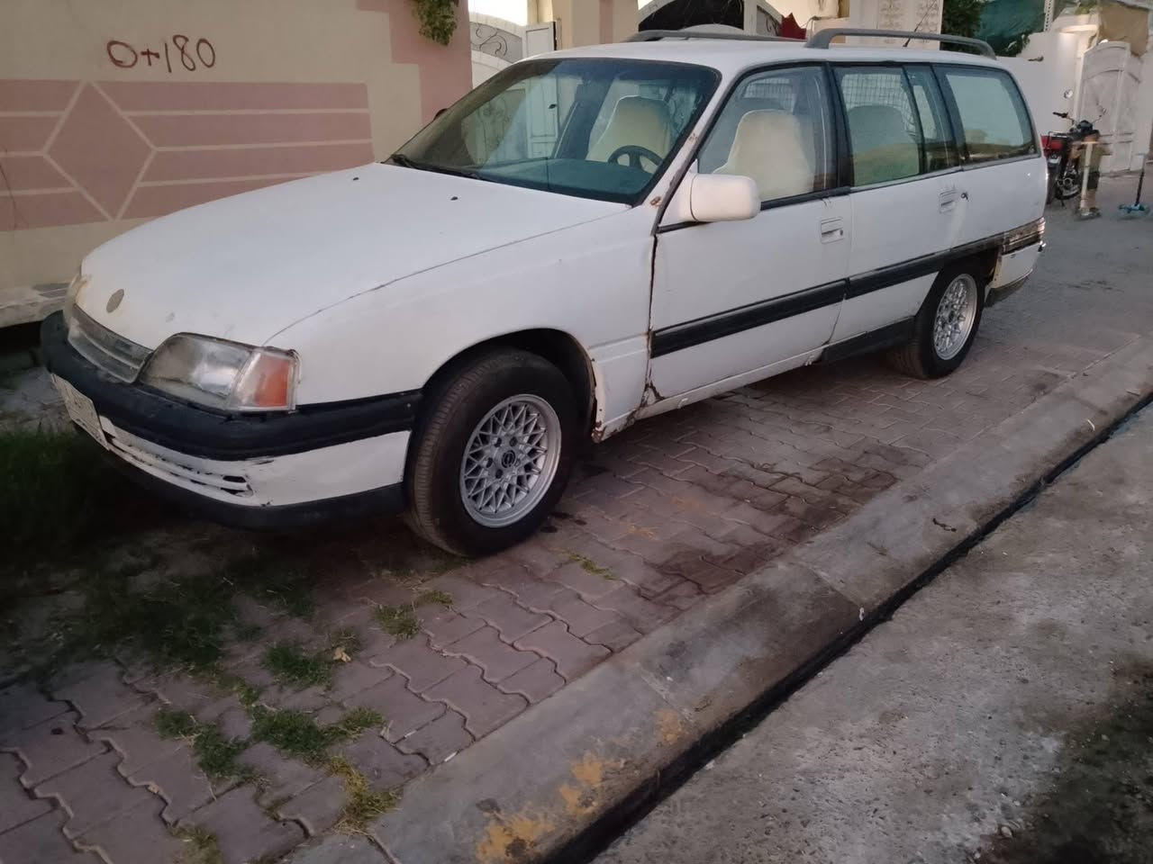 سلام عليكم 
اوبل اوميكا  موديل 1992. كير اوتماتيك شرت محرك 24 بي صرف 
صدر.   شرت تخبم تايرات جديد. داخله نضيف. شرط تحويل وكاله 
بطاقه بازين بيها سعر 18. مجال. مكان كركوك 
***********
