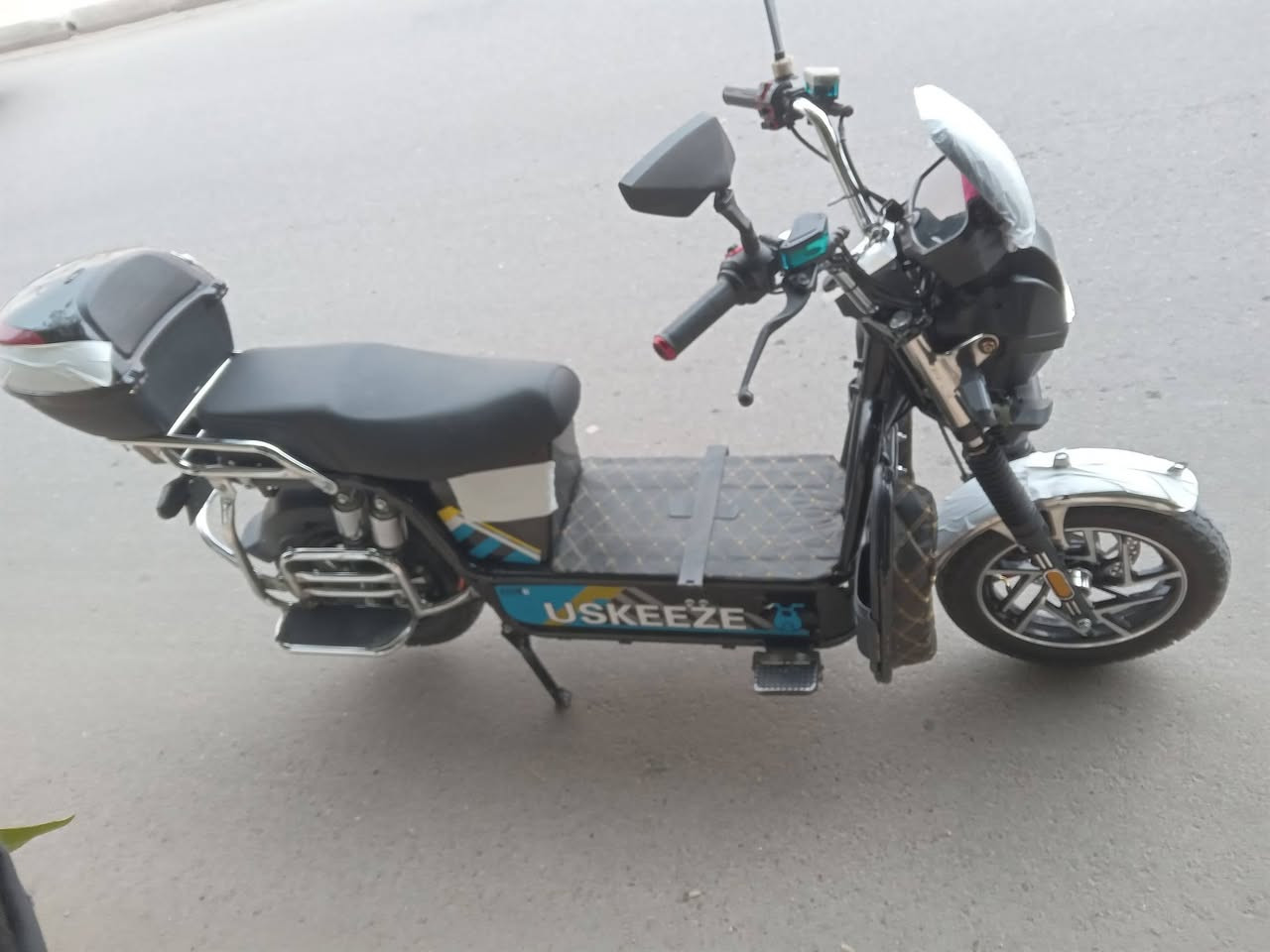 دراجه شحن جبلي للبيع  بطاريات ٦  ابلاديات  على فحص   دراجه نضيفه وكهربائيات كله شغاله  دراجه امرتبه وامداريه حيل  دراجه اي نقص مابيه  تركب وتروح  ٤ نمر   دراجه مال جنيه   ولشراي خلي يخابرني ويشلع عيوني الرقم /*********** ول مو شراي خلي يعبر منشور
