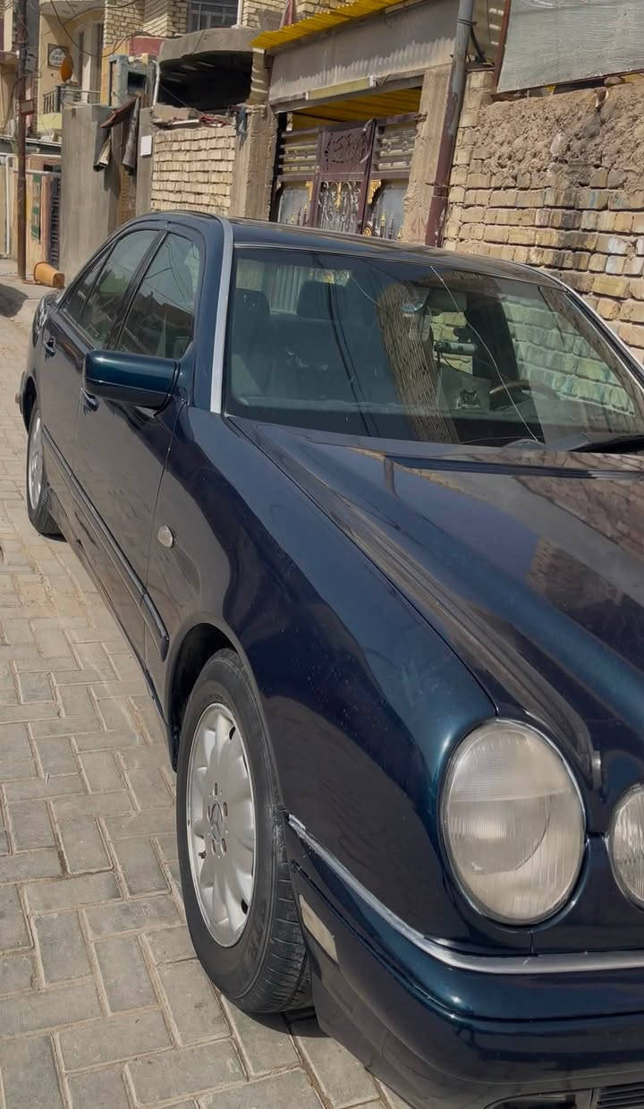 سلام عليكم 
***********

للبيع مارسدس ام عيون W210 

موديل ٩٦

صدر جديد 

صبغة كلش حلوة 

كشن كهرباء

فتحة سقف 
رقم بغداد بسمي شرط التحويل 
مكانهة بغداد 

***********

السعر ٧٢ بيهة مجال جداً بسيط

