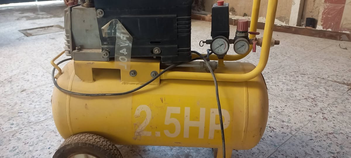 سلام عليكم للبيع كمبريسر هواء ٥٠لتر تاروسه بستم واحد اوربي نضيف ***********
