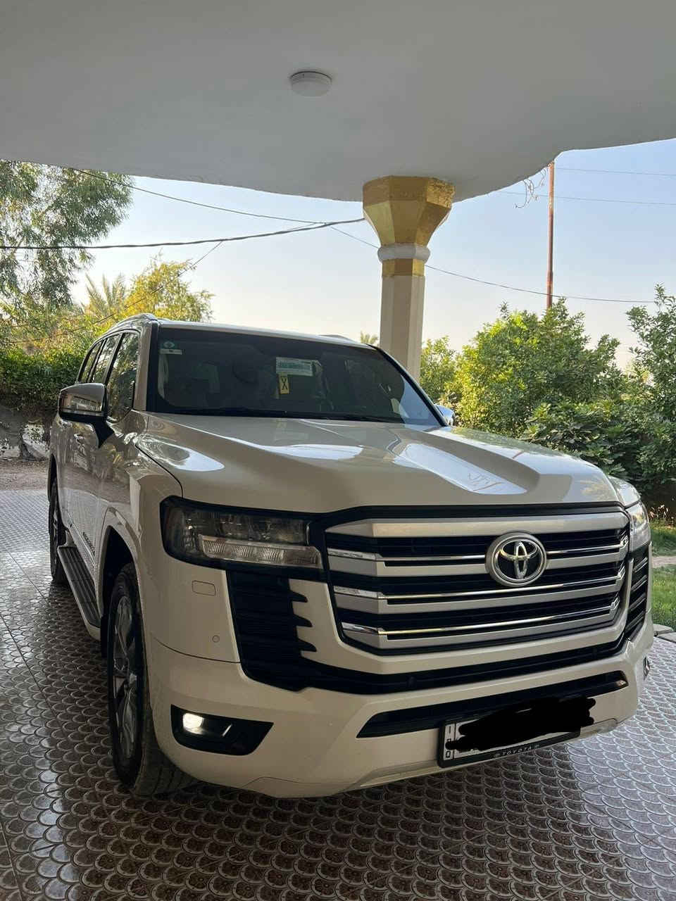 ملاحظه اني مكلف بلنشر السلام عليكم للبيع لاندكروز موديل 2022ساز اصلي  رقم بغداد بسمي مشروع وطني مكفول كفالة عامه من صبغ وتبديل وفتح 
محرك سيارة توين تيربو (3500)
فول موصفات 1/1
بصمه تشغيل 
بصمه أبواب لمس 
تشغيل عن بعد 
فتحه سلايت
كشنات ثنين كهرباء 
كشنات جلد 
كشنات تدفئه تبريد 
8ايرباك 
مري شفط 
شاشات خلفيه 
مطفايه حريق 
جنطه شفط 
سبعه راكب 
ثلاث قطع تبريد 
محرك 3500توين تيربو 
حساس امامي 
حساس خلفي
وباقي موصفات ساز معروفه 
ماشيه40الف حقيقي 
سعر (615)
الاستفسار اتصل على الرقم ***********
مكان بابل حله ملاحظه اني مكلف بلنشر
