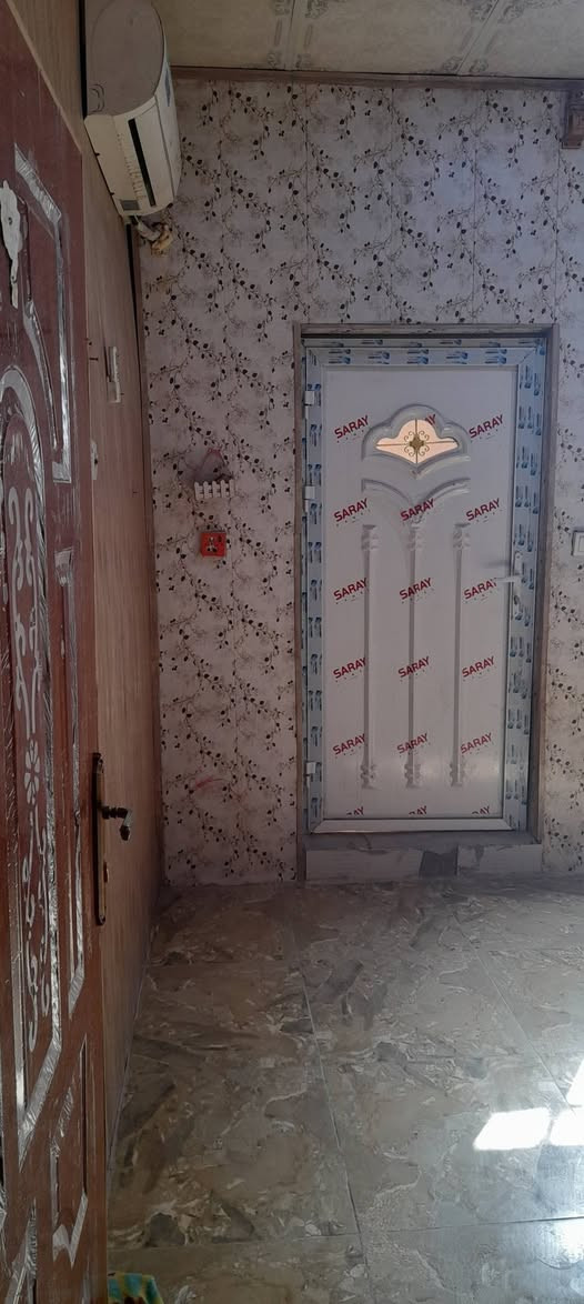 السلام عليكم بيت للايجار 90 متر خلفية مال عائلة صغيرة يتكون من 3 غرف الشعلة الغربي قريب عل علوة  بشارع البانزين خانة مال جيازنة اخر فرع على يسرة رابع بيت علشارع التبليط مقابيلة تشجير اني مكلف بالنشر اتصال على هاذ الرقم ***********       ‏‪***********‬‏
