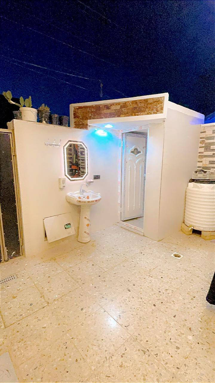 دار للبيع مساحة 100متر 
قاط واحد فول مواصفات البيت مابي كل نقص 
ارتفاع رفت 70  العنوان الرئاسة العبيدي شارع 20نهايتة 
رقم الهاتف ***********.  اي ستفسار ع الرقم مكلف بل نشر
