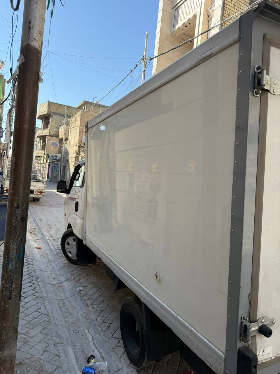 ❄️🚛 للبيع براد كيا بنكو موديل 2017 🚛❄️
فرصة مميزة لأصحاب النقل والتوزيع والتجارة، براد كيا بنكو 2017 بحالة جيدة وجاهز للعمل مباشرة.

✅ موديل 2017
✅ براد تبريد شغال بكفاءة
✅ سيارة نظيفة وجاهزة للشغل
✅ محرك ممتاز وسحب قوي
✅ أوراق أصولية

💰 السعر: 140 ورقة

📍 الموقع: بغداد

📞 للتواصل: ***********

🔥 براد جاهز للعمل فورًا ومناسب لنقل المواد الغذائية والمبردة.
المعاينة خير دليل، وللجادين فقط.
