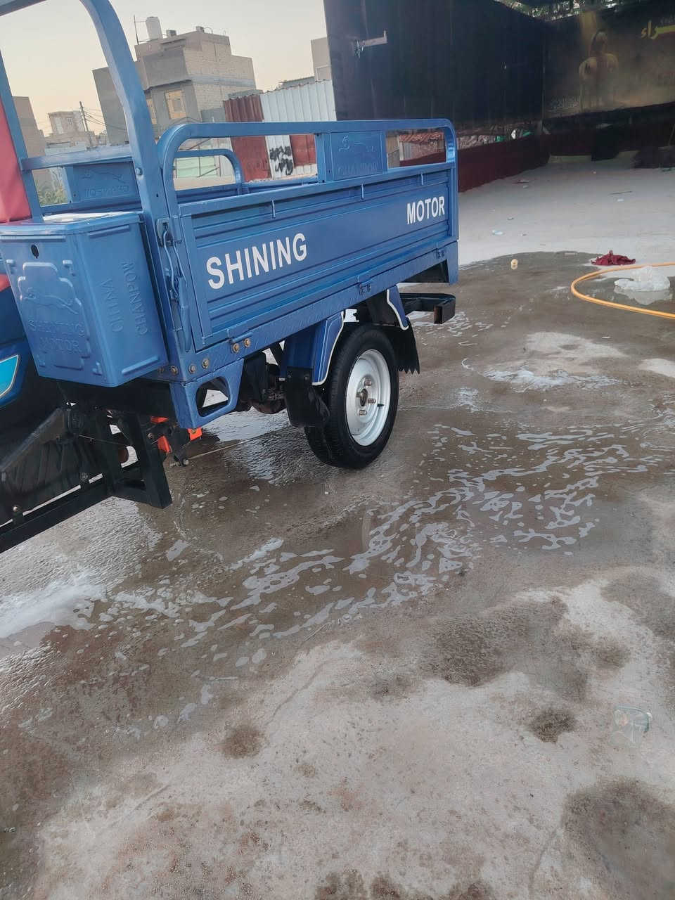 ***********
