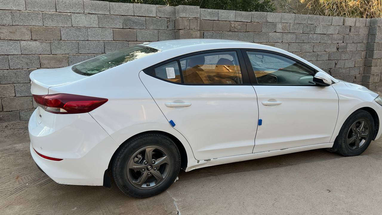 سيارة هونداي الانترا افانتي
مديل ٢٠١٧ خليجي 
مكفولة ما عده بصندوق جراد شبر 
وشخط بالباب بس 
السيارة ويل كب محرك ١٦٠٠
تحكم استيري 
ويلكب ماشية ٧٥ الف كيلو  
السيارة بأسمي تحويل مباشر 
سنوية منتهية صار شهرين 
حلوه ونظيفة
 
***********
