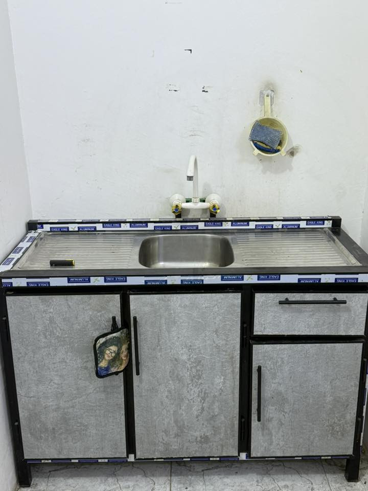 السلام عليكم كاونتر نضيف جدا اي شخط مابيه درجه اولئ السعر 350الف قفل وطباخ نضيف سعره 200 وبي مجال مكانهن بغداد الغزاليه مراسله واتساب ***********
