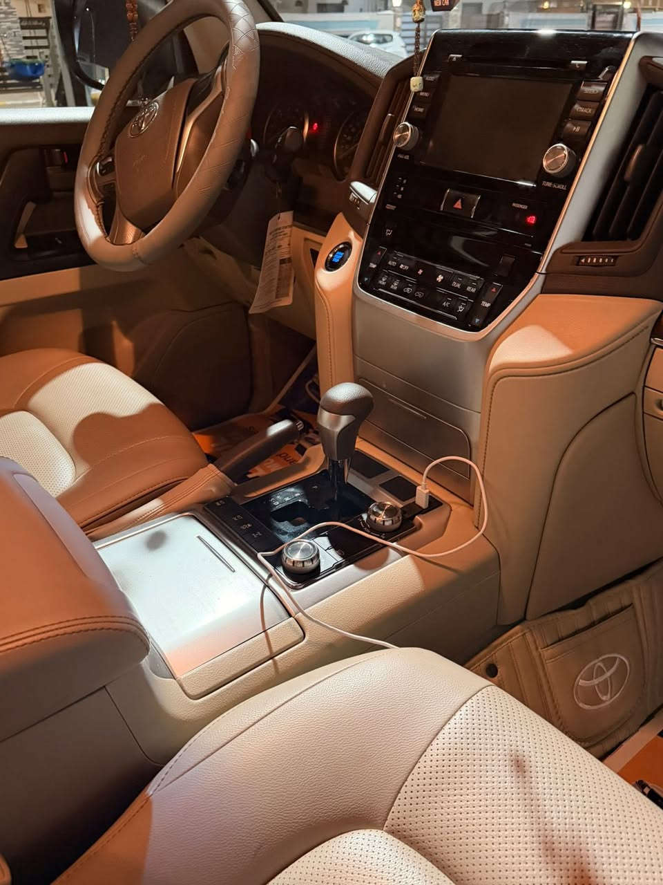 لاندكروز موديل ٢١ اخت زيرو ماشي ٢٥ الف كيلو سته سلندر رقم وسنويه جديده مكفوله كفاله عامه مغلفه ppf تخم كشنات جلد الباب الخلفي كهربائي مع ٤ كاميرات لايت زنون علما قبل اسبوع شديتلها تخم تايرات دالوب وسياره ماخذيها زيرو على ايدنا 
سعر 545 بيها مجال عنوان بصرة مجمع الامال رقم هاتف ***********
