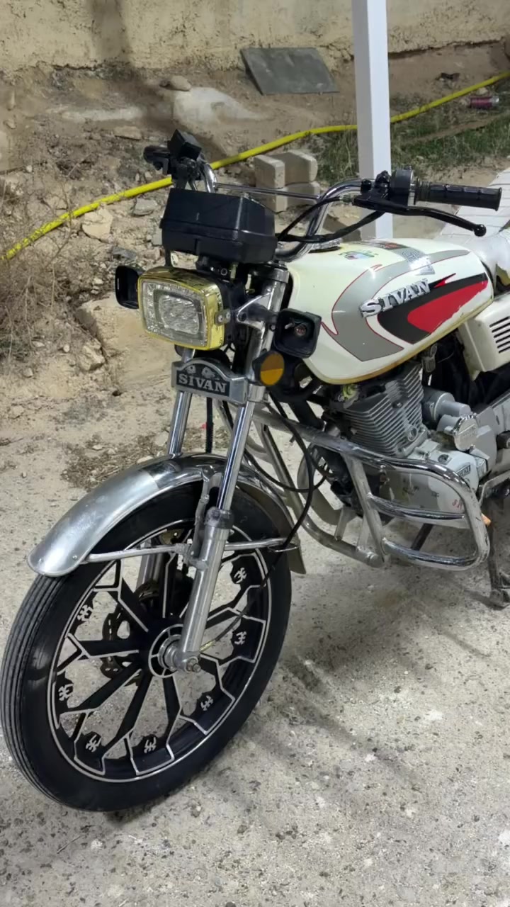 للبيع
ماطور سيفان موديل 22 محدث 24
الاتصال على الارقم 
(***********)
