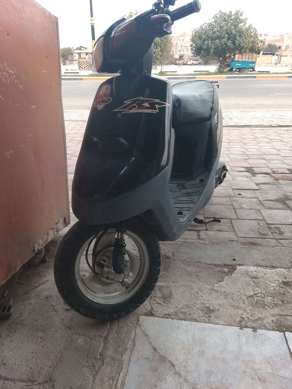 دراجه للبيع صلاه على محمد تخبل نكره سلف بكل وقت صوته جدا ناعم كلشي شغال بس كلوب مال لايت عوزهه 
عداد كيلو متر شغال تقفل 60الدراجه شلعه ومعدل رايدهه ب 300وبيه مجال قليل شراي تعال خاص *********** واتساب متوفر
