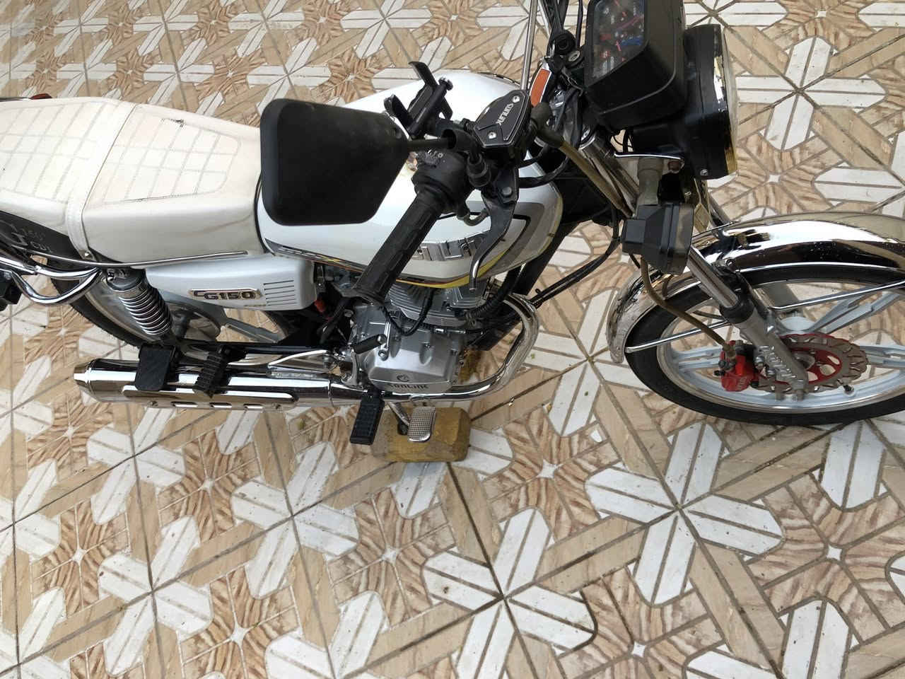 سلام عليكم 
سيفان ٢٣ 
دراجه نضافه كدام عينك فول 
محرك مامفتوح 
دراجه مابيها نقص ابد 
مكاني حله 
للبيع او مراوس بسيفان ٢٥ 
موجود خاص 
ملاحظه:- صندوك مو وياها


**إذا كنت صاحب هذا الإعلان وتريد حذفه لأي سبب، رجاءا أرسل رسالة إلى الدعم الفني**