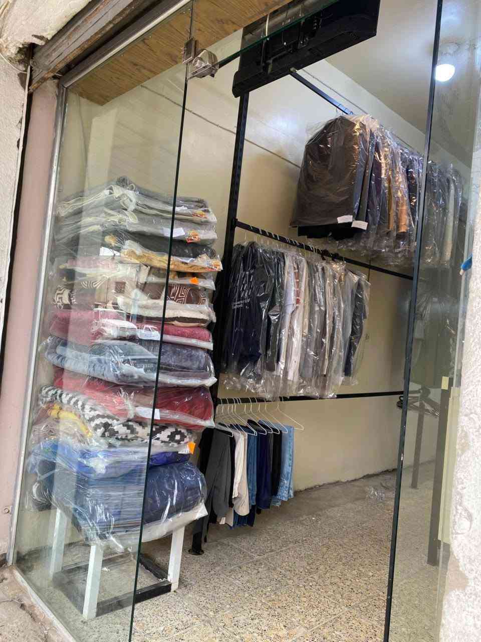 سلام عليكم.....
محل كامل للبيع...
مدخل الحريه الاولئ_  مقابل شارع الكازينو
*********** للاستفسار واتساب
