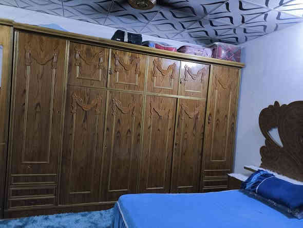 غرفه نوم خشب نضيفه
ب600وبيها مجال بسيط 
لاستفسار علئ هذا رقم ***********
