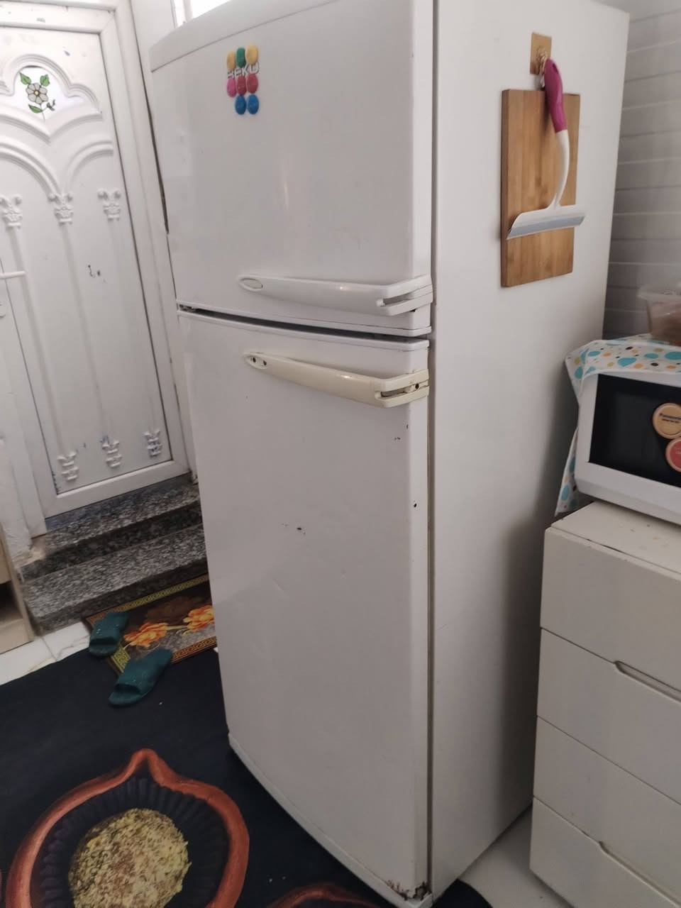 السلام عليكم عندي ثلاجه كبيره بيكو للبيع مكاني اليرموك اربع شوارع السعر ١٥٠ وبيها مجال للاستفسار الاتصال على الرقم ***********
