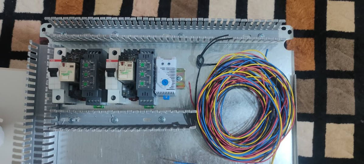 للبيع بورد ATS نظام 3 مراحل 
كونكترات شركه ABB 
وطنيه 150 امبير 
مولد منزل 100 امبير 
خط سحب 50 امبير 
كامل بس يحتاج ربط للاستفسار 
***********
