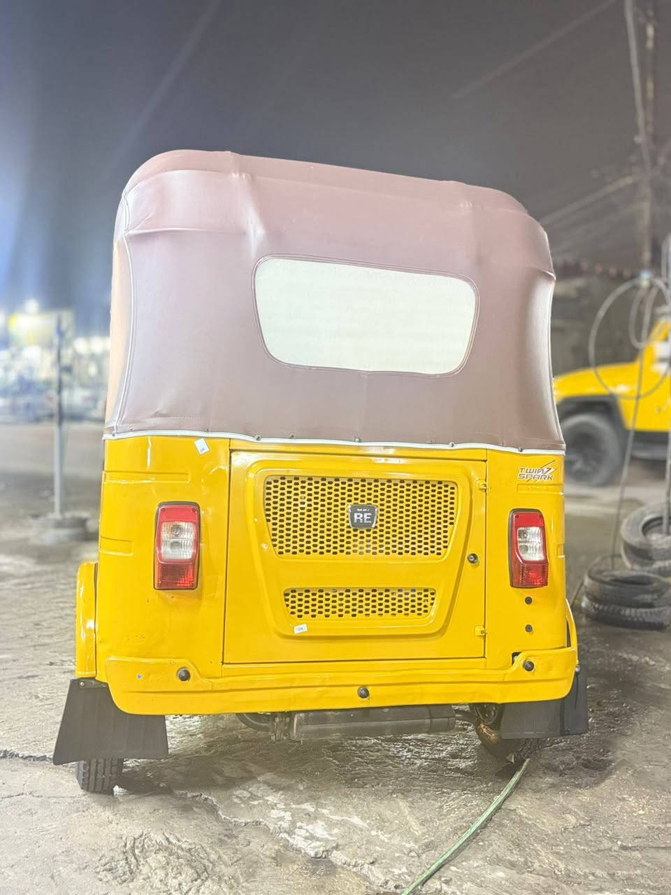 سلام عليكم تكتك موديل 22شهر 12كفاله عامه مكينه وكسل وكشر قطره صبغ مابيه أي ستفسار تصل *********** بغداد لحبيبيه
