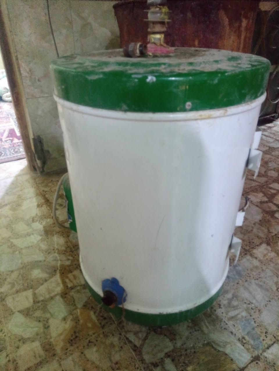 سلام عليكم كيزر الطحان سعودي     اخو جديد  ع فحص سعر 50      مكان نجف عسكري   كامل كبل شده.  تصال ***********
