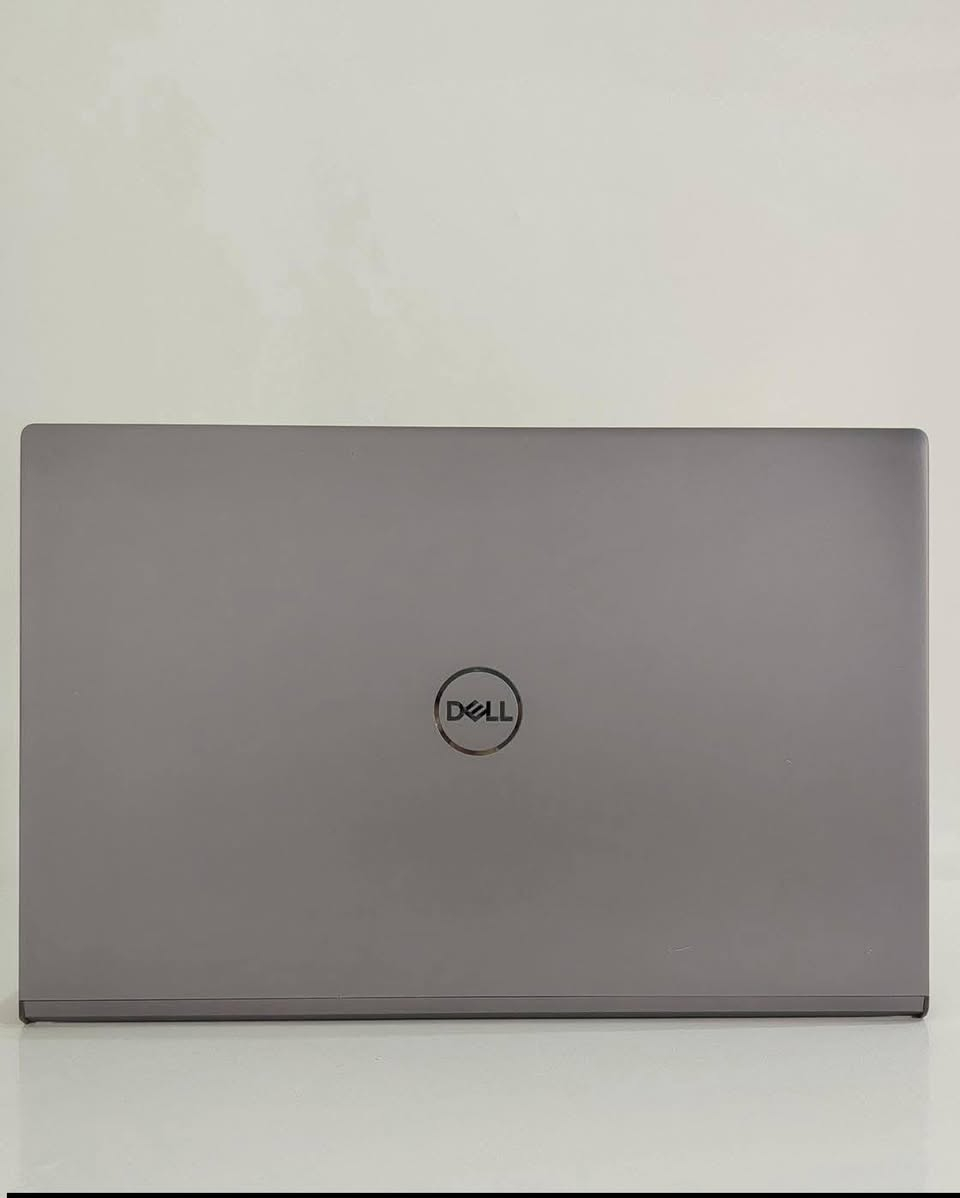 🚨 إذا ناوي تشتري لابتوب هالفترة… لا تستعجل وتاخذ أي جهاز وبعدين تندم.
خل أختصرها عليك 👇

📲 راسلنا مباشرة عالواتساب: ‪+964 7710986530‬

🏬 الشكراوي – بغداد / الأمين الثانية / شارع النواب

من الـ4 العصر للـ12 بالليل نكون بخدمتك 🌙

اليوم عدنا جهاز عملي وقوي بنفس الوقت 👇

💻 Dell Vostro 7500
 • i7 جيل عاشر H
 • رام 16GB
 • SSD 512GB سريع
 • كرت GTX 1650 Ti 4GB
 • شاشة FHD واضحة
 • كيبورد بإضاءة
 • 🔋 بطارية من ساعة إلى 3 ساعات (حسب الشغل)

💰 السعر: 730 ألف دينار

⸻

بشنو يشتغل وياك هالجهاز؟

إذا طالب 👨‍🎓 يمشيك دراسة، برامج أوفيس، زوم، مشاريع بدون تعليگ
إذا مصمم 🎨 يشغل Photoshop و Illustrator و AutoCAD
إذا تشتغل مونتاج 🎬 يشتغل Premiere و CapCut
إذا تحب ألعاب 🎮 يشغل PUBG و GTA V و Fortnite و Valorant بإعدادات متوسطة إلى عالية

يعني جهاز عملي للشغل والترفيه بنفس الوقت 👍

⸻

ليش تشتري من الشكراوي؟

✔ ضمان شهر
✔ فحص قدام المندوب قبل ما تستلم
✔ أجهزة نظيفة ومفحوصة وجاهزة
✔ تغليف مرتب يحمي الجهاز
✔ توصيل خلال 48 ساعة
✔ ملحقات كاملة: حقيبة + ماوس + ماوس باد + شاحن أصلي

🎓 وعدنا تخفيض خاص للطلاب
💻 وعدنا موديلات وأسعار مختلفة تناسب كل الميزانيات

⸻

إذا محتار شتختار لا تعتمد عالحظ 😉
احجيلنا شنو استخدامك وميزانيتك وإحنا نرشحلك الأنسب إلك.

📲 تواصل ويانا هسه على الصفحة أو واتساب ***********
وخل نساعدك تاخذ  جهاز فعلياً يخدمك

