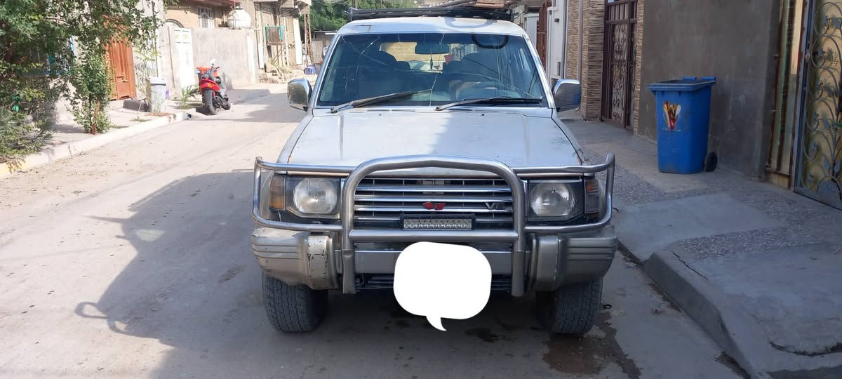 باجيرو ٩٨  باسمي 
محرك vvti لاتخبير ولا تنقيص
رقم انكليزي سنويه لغايه ٢٠٣١
دبلات نص عمر   
هزه جديده 
***********
