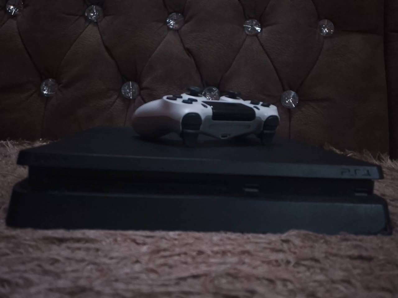 بلي 4 سليم، الجهاز اونلاين مطاب تصليح ابداً، الجهاز سعرة 130 الف وبيه مجال، مكاني كركوك وهذا الرقم للتواصل (***********)
