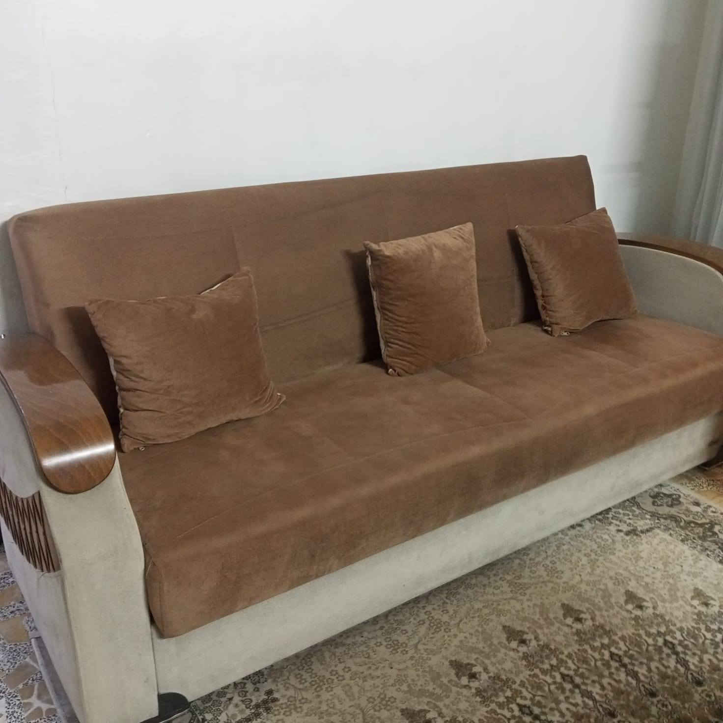 سلام عليكم تخم ٥ قطع نضيف اي ضرر مابي سعره ٢٢٥ معرض مال بلازمه جديد كلش كامل هوه والاناره مالته سعره ١٧٥  مكاني الشرطه الخامسة رقمي ***********
