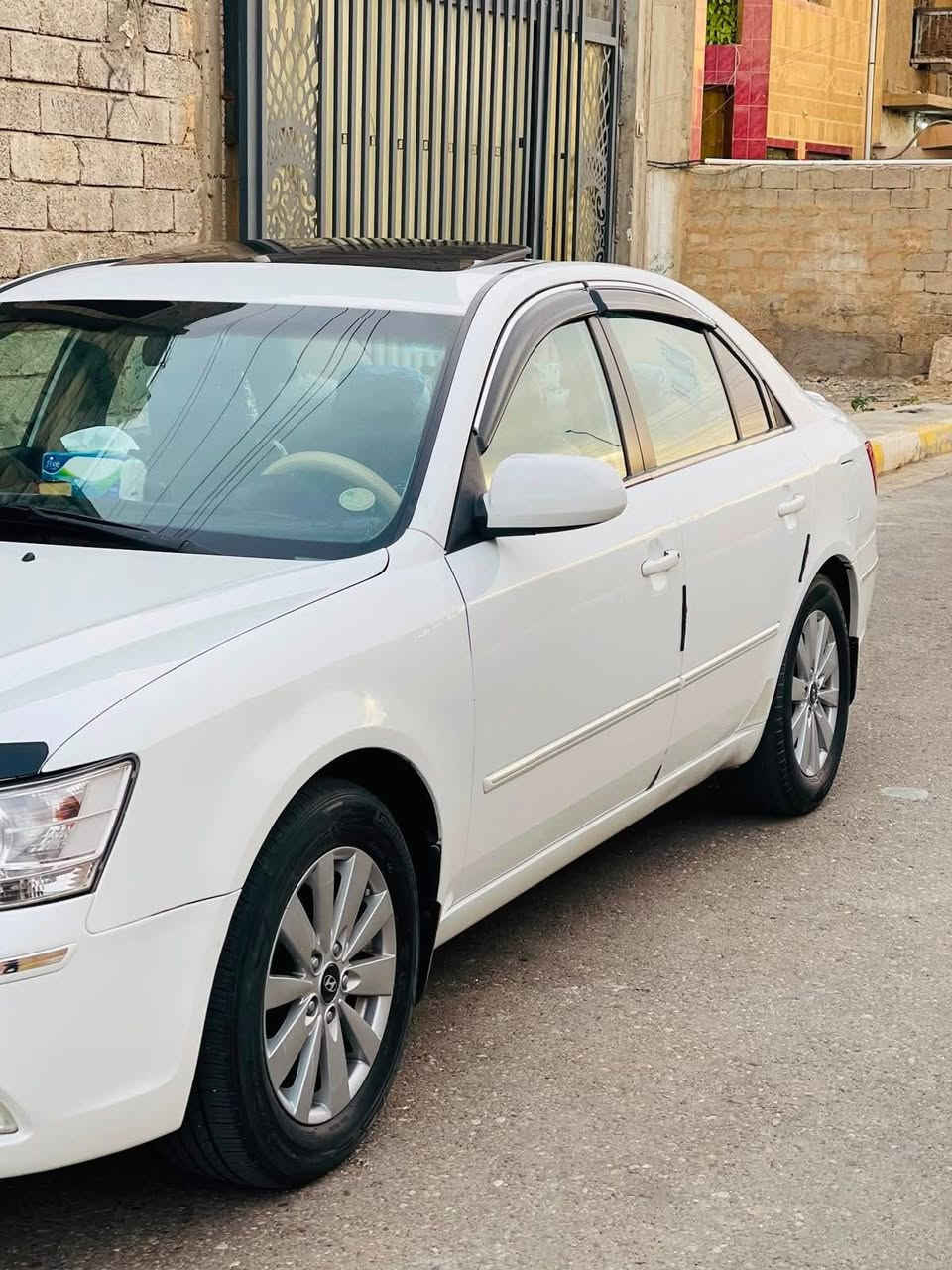 السلام عليكم
سوناتا 2009

وارد أمريكي =

سيارة فول مواصفات 

مواصفات السيارة

مكينه 2400 دوش

فتحة سقف

ويل كب  

 تحكم ستيرن جهتين  

كشن كهرباء تحكم جهتين 

دواخل صاج

تخم تاير جديد

صدر امامي خلفي جديد

سيارة احلى من صور

سيارة كفاله عامه من عدى ضرر جاملغ وتلگيطات صبغ بالقمارة 

رقم انبار تحويل ثاني يوم

مكان الأنبار الرمادي السعر 111 وبيها مجال للشراي

***********
