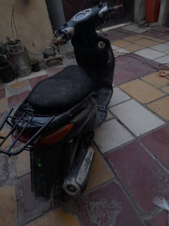 سلام عليكم سكنس نثية متروكة كابريتر جديد اصلي  شغالة كهربائيات كلها شغالة دراجة نضيفة كلش سلف هندر وعداد سرعة عداد بانزين كلة شغال السعر 450 وبيها مجال ***********
