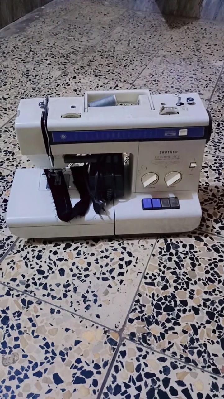 سلام عليكم مكينه مال خياطه للبيع مكان ديوانيه بلخصيمه وراح اخلي رقمي ***********
