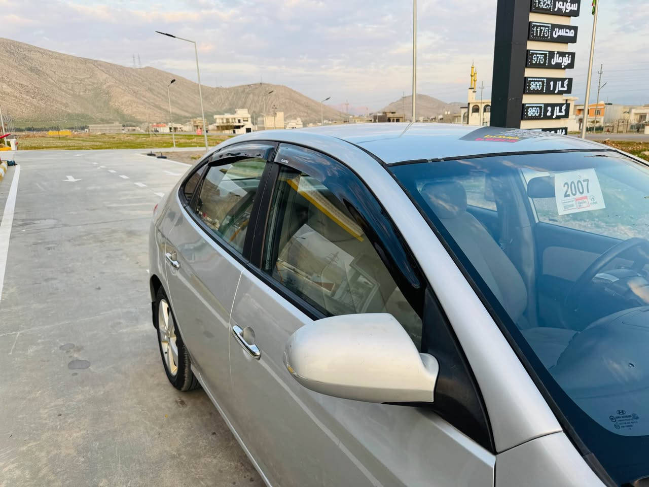 هۆندا ئاڤانتی بڕاوە 2007
شتی لۆک و خاوێن ماڵی دۆست
هەموو گیانی وەک شوشەیە
گێڕ و مەکینە و تەبرید و سەقف بەشەرتە
خایس و کەڤەر و دەعم و لێدراوی بەشەرتە
تەنها ١٢٠ هەزار ڕۆشتوە 
کوشن هیتەر تەبرید لەمس و سوکان ڤۆلیۆم
ویل گەورە و ئاوێنە دەخەوێت
سعر ٥٠  گەڵا و کەمێک مجال
شوێن چوارقورنە
*********** رانية, السليمانية
