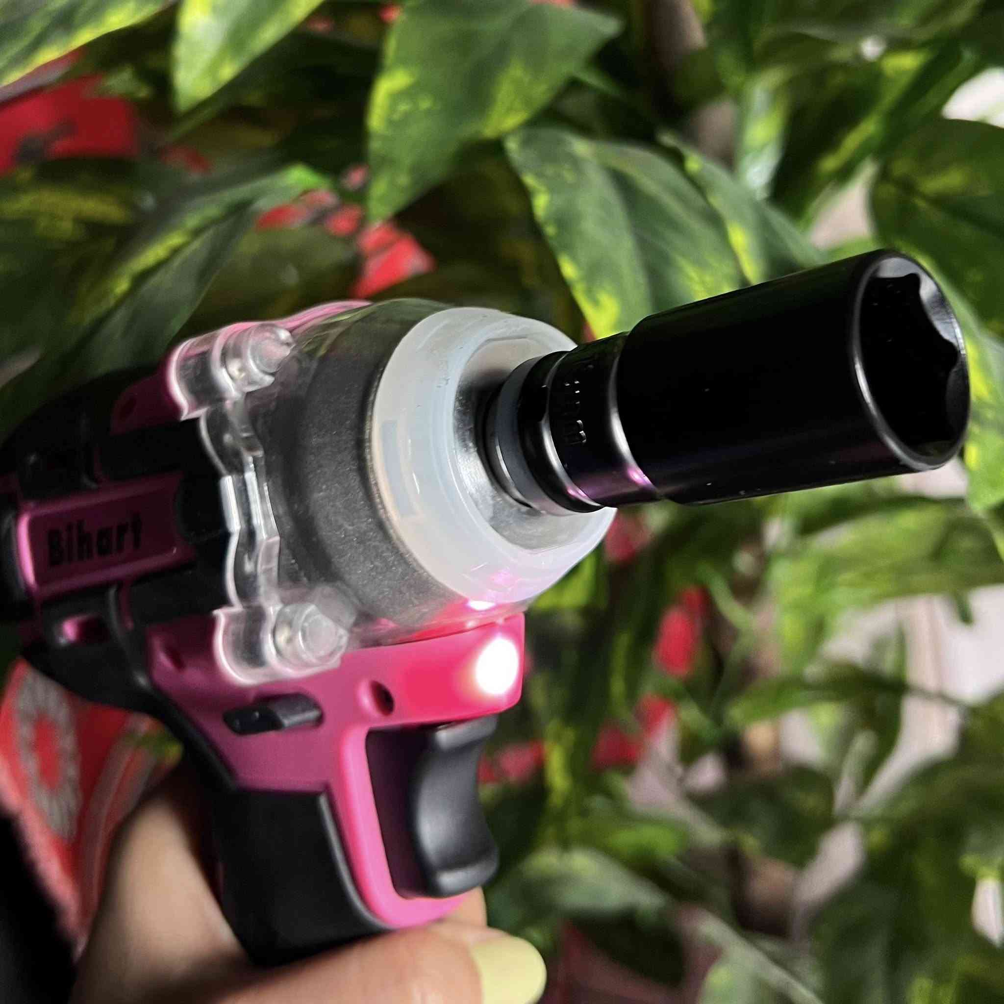 دريل مفتاح صدمات لاسلكي Bihart 48V مع بطارية ليثيوم وشاحن + رأس سوكيت

• أداة عملية وقوية بتصميم لاسلكي مريح، مناسبة للاستخدام السريع والمرن في الفك والربط.

• تصميم لاسلكي يمنحك حرية حركة بدون إزعاج الأسلاك أثناء العمل.

• مزود ببطارية ليثيوم قابلة للفك والتركيب لسهولة الاستخدام والشحن.

• يحتوي على زر تشغيل/تبديل وظائف مع مؤشر ضوئي ظاهر على قاعدة الجهاز.

• يأتي مع رأس سوكيت مرفق جاهز للاستخدام مباشرة.

• تصميم مقبض مريح مع حزام يد لثبات أفضل أثناء الاستعمال.

• الماركة: Bihart
• النوع: مفتاح صدمات لاسلكي / مفتاح ربط كهربائي
• نوع البطارية: Lithium-Ion
• الجهد: 48V
• يحتوي على: زر تشغيل/تبديل وظائف + مؤشرات ضوئية

محتويات العلبة:
• مفتاح صدمات لاسلكي Bihart
• بطارية ليثيوم 48V
• شاحن كهربائي
• رأس سوكيت واحد
السعر 40الف دينار والتوصيل مجاني كافة محافظات العراق


**إذا كنت صاحب هذا الإعلان وتريد حذفه لأي سبب، رجاءا أرسل رسالة إلى الدعم الفني**