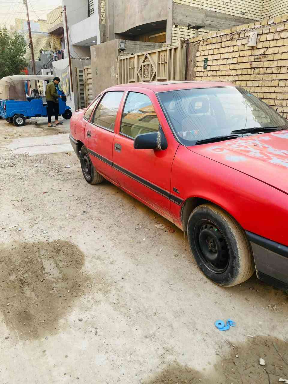 سلام عليكم موديل 1991 محرك كير مكفولات حداديه وتايرات75‎%‎سياره بلاد بدون صبغ اوضربه بيه جراد سنويه بسمي العنوان بغداد الامين الثانيه حجم 16 محرك السياره خير من الله *********** السعر 33
