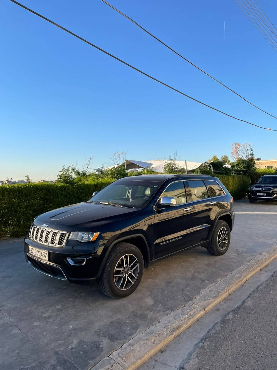 سلام عليكم
JEEP GRAND CHEROKEE LIMITED 
2021
بيه قطعتين 
جاملغ وبنيد بدون دواخل وشواصي 
فول مواصفات كشنات جلد 
ماشيه ١٠٥ الف كيلو متر  
تحكمات ستيرن 
كشنات كهربائيه 
شاشه جبيره 
انطمة دفع رباعي 
رادارات جانبيه 
وبقيه المواصفات المعروفة 
مكانه اربيل 
رقم وسنويه كله جديد 
رايده ب٢٥٥ وبيه مجال 
رقم الشاصي 
1C4RJFBG7MC536658
الرقم مو وياهه علىيه  رقم عادي 
0774 788 8388
0750 234 8878
