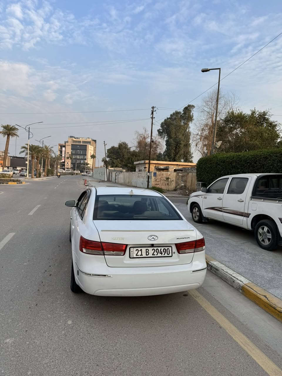 سلام عليكم للبيع سوناتا 2009 خليجي بيه جاملغ صبغ سياره جاهزه بدون نقوصات كامله رقم وهزه جديد مواصفات شاشه كامره محرك 2400 عليه منضومه زنون كامله وعليه منضومه غاز 
سعر  105 وبيه مجال بسيط 
مكان سياره بغداد اليرموك
الاسفسار ***********
